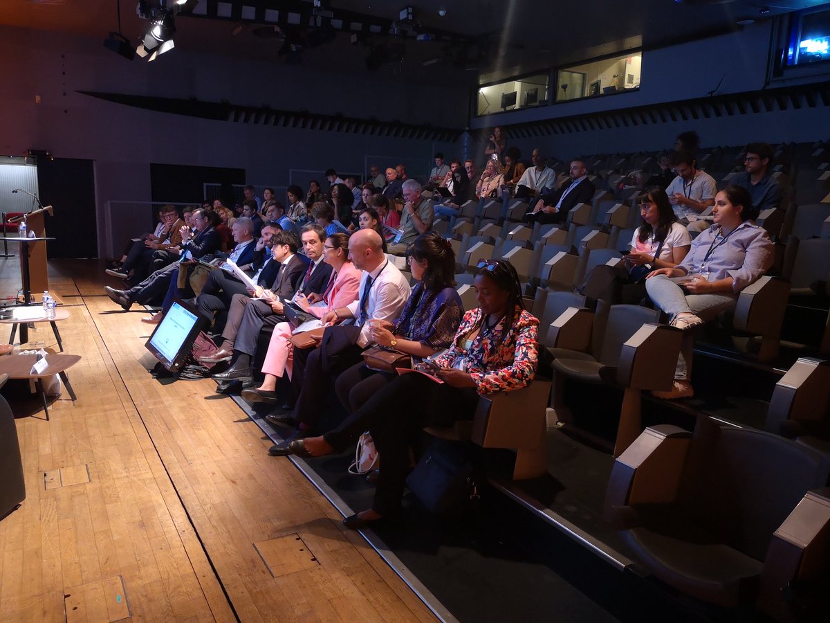 Platforma4Dev's tweet photo. Geneviève Sevrin, @cpapinbdx & notre collègue @fer_lur sur scène pour la réunion "dynamique Amérique latine et Caraibes" aux #RencontresAICT2023
"Nous partageons de nombreux défis. L'Am lat est un véritable laboratoire d'innovation" explique l'élue de @Bordeaux @BxMetro
#copdec https://t.co/01caUPCNN1