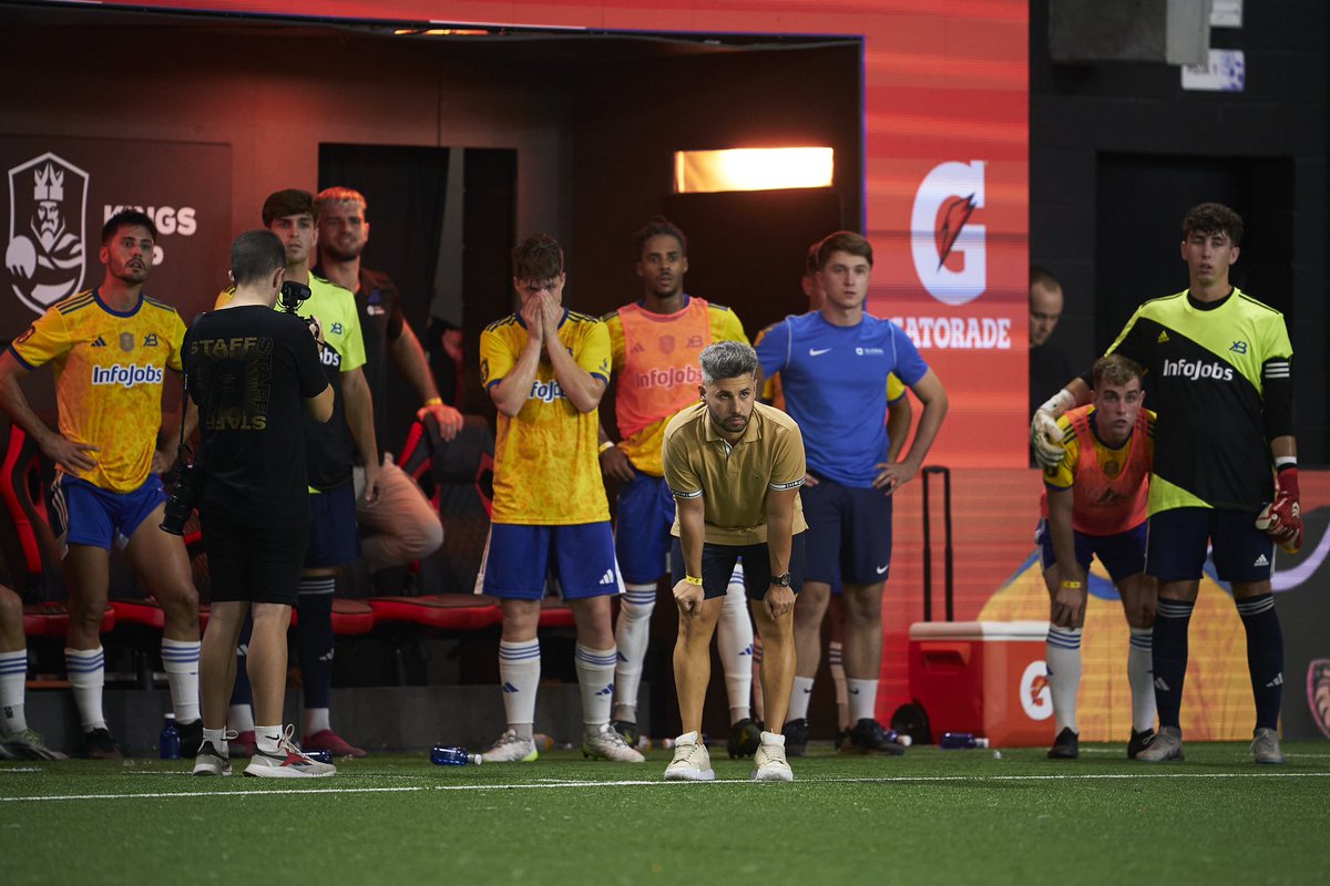 Dos semanas sin sumar que nos obligan a picar piedra como nunca.

Toca estar unidos, hacernos fuertes, ajustar detalles y sacar a relucir nuestras virtudes. Nadie nos va a regalar nada y debemos dejarnos la piel en cada entrenamiento, en cada partido y en cada balón. 

¡Vamos! 🙅🏼‍♂️