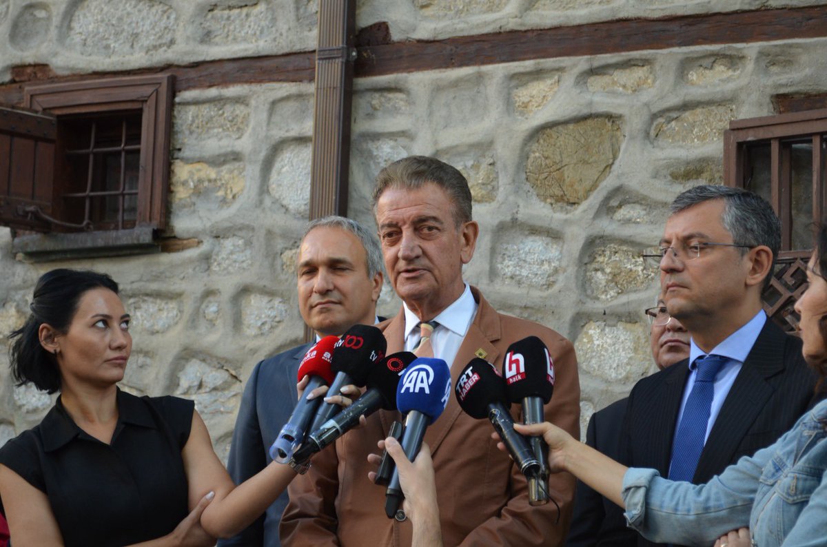 CHP Genel Başkan Adayı Sayın Özgür Özel ve beraberindeki milletvekilleri Atatürkçü Düşünce Derneği Genel Merkezi’ni ziyaret ederek Genel Başkanımız Mustafa Hüsnü Bozkurt ve Genel Saymanımız Basri Gürsoy ile görüştüler.
Nazik ziyaretleri için kendilerine teşekkür ederiz.