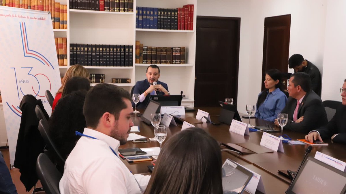 personeriabta's tweet photo. “La iniciativa de compartir experiencias bajo un interés de aprendizaje mutuo nos permite adoptar los planes de acuerdo a las necesidades de cada uno, pero siempre guiados por un objetivo principal: proteger los derechos de los ciudadanos”, Personero @julianpinillam https://t.co/ofTe82Vs86