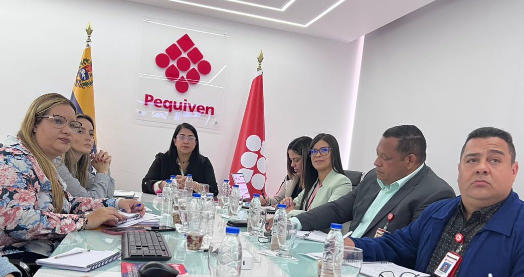 Presidenta de Pequiven, <a href="/nlaconchamolina/">@NLaConchaMolina</a>, lidera reunión de seguimiento y control con la Junta Directiva y Gerentes Generales, apuntalando al desarrollo productivo de la Patria, siguiendo los lineamientos del ministro de Petróleo, <a href="/TellecheaRuiz/">Rafael Tellechea</a>. 

#TrabajoEnEquipoVictoriaSegura