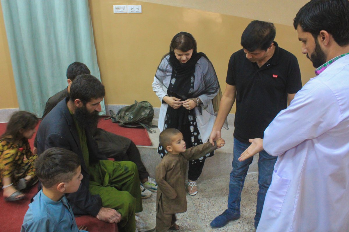 HHCSARPD's tweet photo. The project director, Mr. Waseem Saleem,  visited the ward of Chitral patients. His personal examination of the patients alongside our ARPD physiotherapy team further demonstrates our commitment to making a positive impact on the lives of those we serve.
#arpd #physioterapy https://t.co/WVw5x2Vgf0