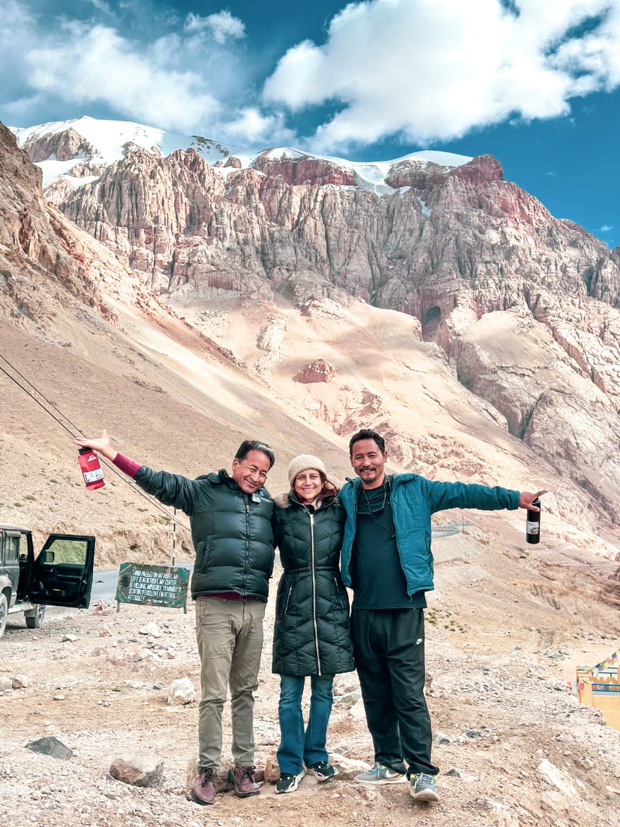 Wangchuk66's tweet photo. JOURNEY TO THE LAST BORDERS...
With my team, up the passes, along the glaciers, meeting yak herders, yaks  &amp; brave soldiers, promoting #carbonneutral  #solarheated shelters for our #IndianArmy a truly #GreenArmy
Stay tuned for more...
@firefurycorps @HialLadakh https://t.co/dMlMa1WrkY