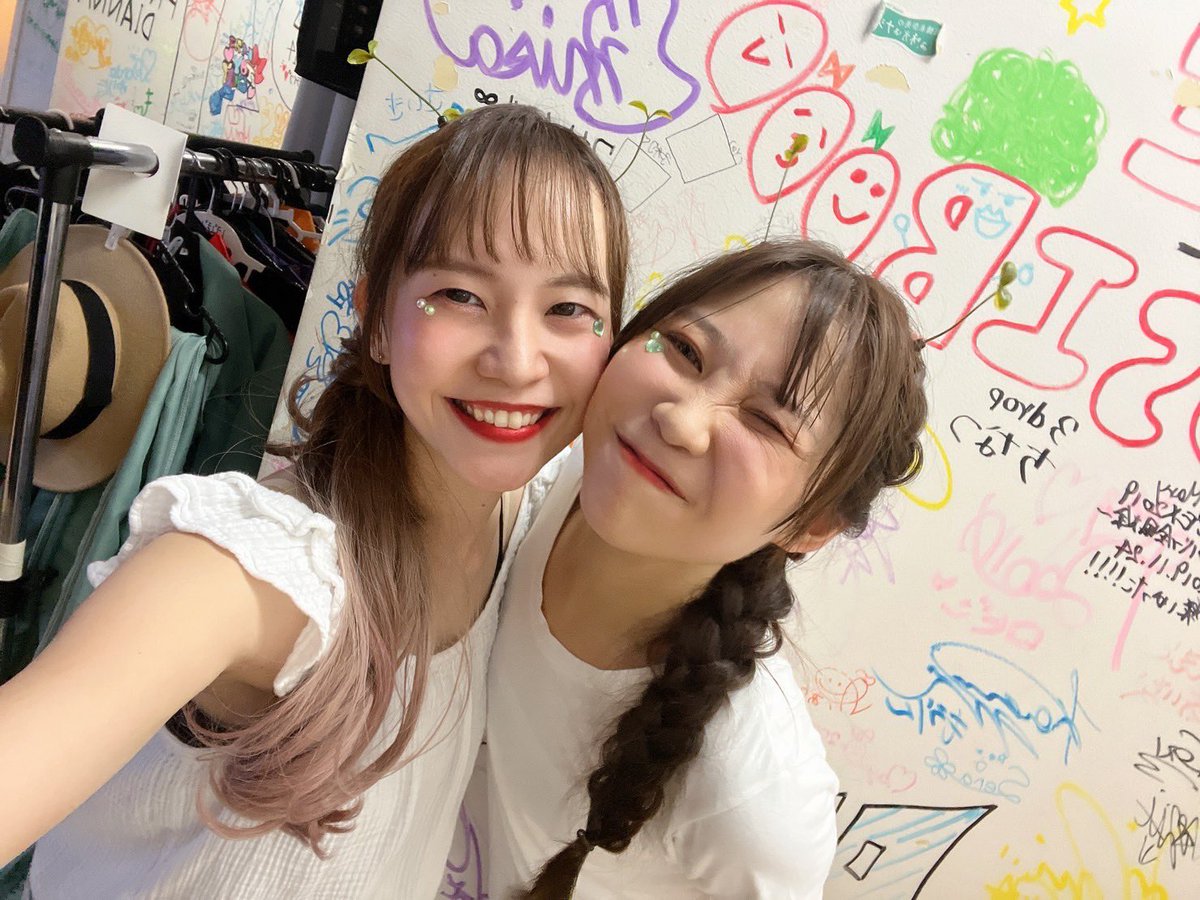 まゆち(^^)大好きありがとう〜🌱
香盤表も動画もまゆちと一緒に作ったよ〜👍✨
セトリ組むのとっても難しかった🤣笑
