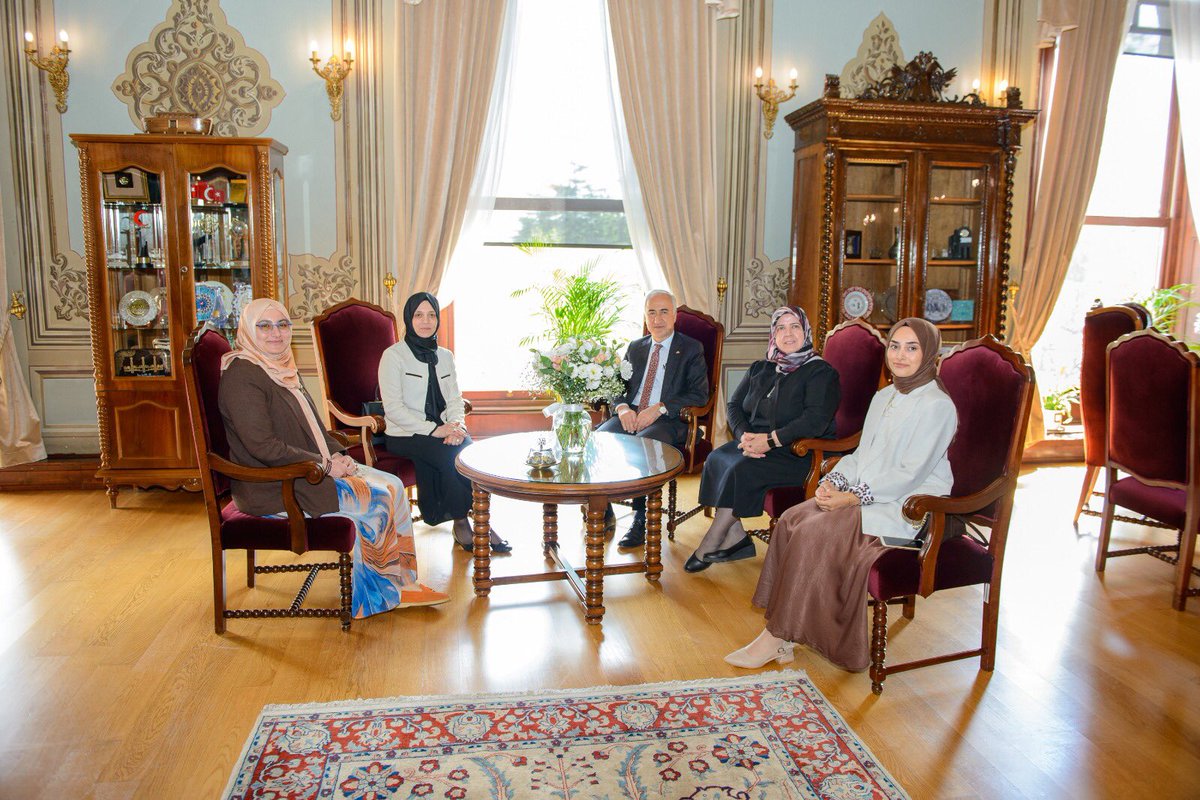 ISTEVinfo's tweet photo. İstanbul Üniversitesi Rektörü aynı zamanda Vakıf Başkanımız Sn. Prof. Dr. O. Bülent Zülfikar Beyefendiyi, İSTEV Yönetim Kurulu üyelerimiz Münire Yumaklı, Songül Koç, Gül Zülfikar ve genel koordinatörümüz Ayşenur Yücel Hanımefendilerin katılımlarıyla makamında ziyaret ettik. https://t.co/gppAGX6kfO