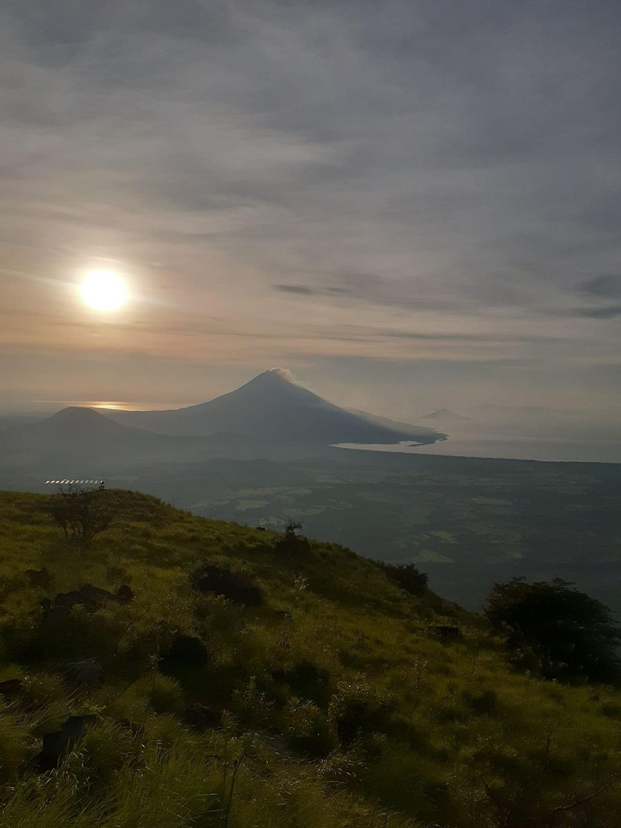N I C A R A G U A 🇳🇮
 
                           ¡B U E N O S   D I A S! 🌞

El municipio La Paz Centro con sus Paisajes volcánicos nos regala una hermosa vista 😍🏞️

<a href="/Angeles_Nicas/">Angeles_Nicas</a> <a href="/Joel190779/">Joel1979</a> <a href="/MelvinV2021/">🇳🇮🇵🇸Melvin Velasquez 🇵🇸🇳🇮</a> <a href="/DantoSandinista/">D🅰️NT🅾️ 🅿️L🅾️Ⓜ️🅾️</a> <a href="/CBCPatria21/">Caminantes por el Bien Común</a>
#18septiembre
#TropaSandinista