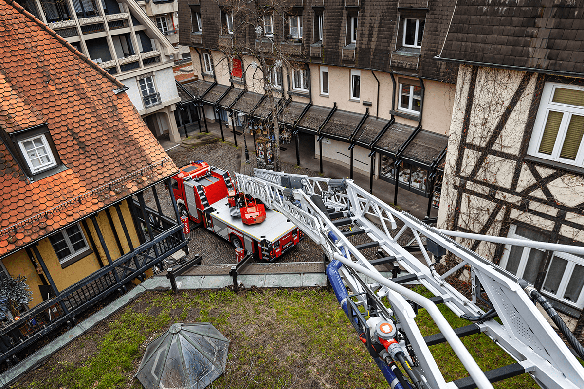 RosenbauerGroup's tweet photo. Milestone in #aerialladder technology 💪
The introduction of the L32A-XS was a landmark in the history of aerial ladders, which has significantly improved aerial rescue operations. Read more on the #Rosenbauer Blog: 🔗 https://t.co/1cbaXmaeCB
#10YearsXS #turntableladder https://t.co/wfI3i5qINN