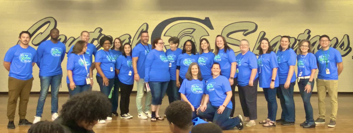Momma_Cos's tweet photo. At Central, we Grow Students!
Surprise! 🌱
We love our Principal, who supports All of Us!  #WeGrowStudents 
@KatinaRhodesCJH @HEBISDpeople
@CynthiaMorganH1 https://t.co/wfY6PJAO5K