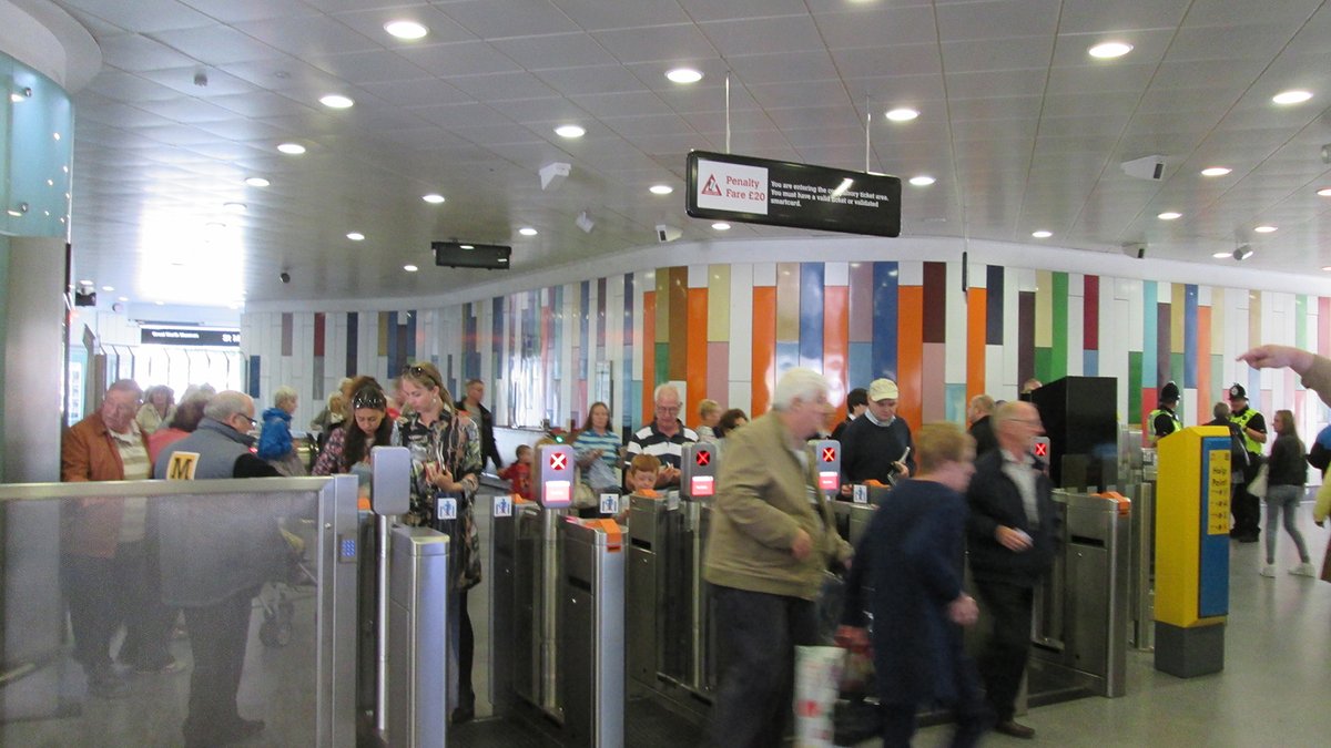 It's #TravelWiseWeek 🥳

Could you walk, wheel, or cycle to school or work? 👨‍🦽🚲  

Or could you leave the car at home and travel via public transport for #WorldCarFreeDay on Friday?  🚍

Choose a cleaner and healthier way to get around this week and beyond! 😍