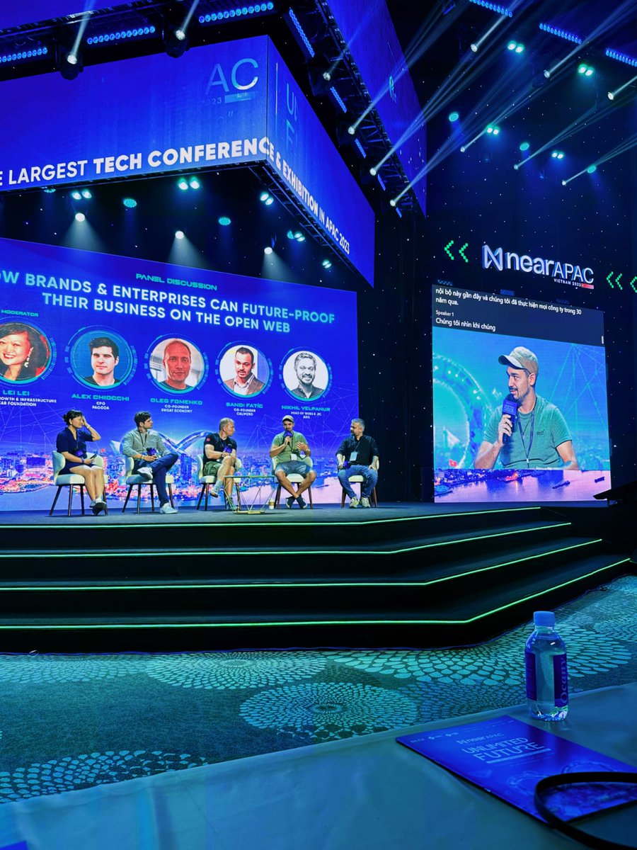 CalimeroNetwork's tweet photo. 🚀 What a phenomenal time at #NEARAPAC in Ho Chi Minh City!
Sandi's talk on Redefining SAAS with the Open Web, along with Fran's and Mario's hands-on workshop, ignited fresh ideas.
A huge shoutout to the event coordinators for an outstanding experience! 🙌 #OpenWeb #NEARAPAC 🇻🇳✨
