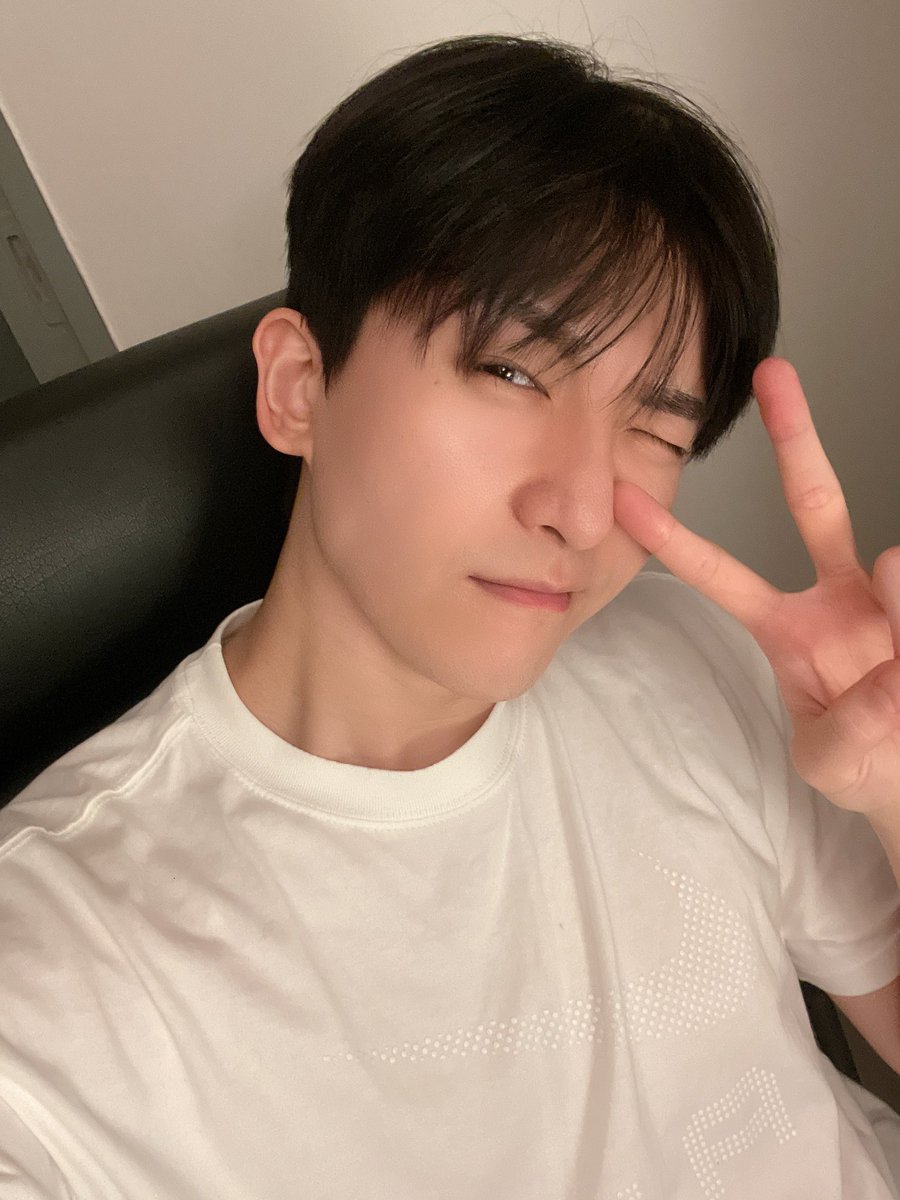 dna_enter's tweet photo. 대영아 한끼 잘 묵읐다🙏🏻🙏🏻

#greatguys #grace #horyeong #멋진녀석들 #호령 https://t.co/v9s38NT6L8