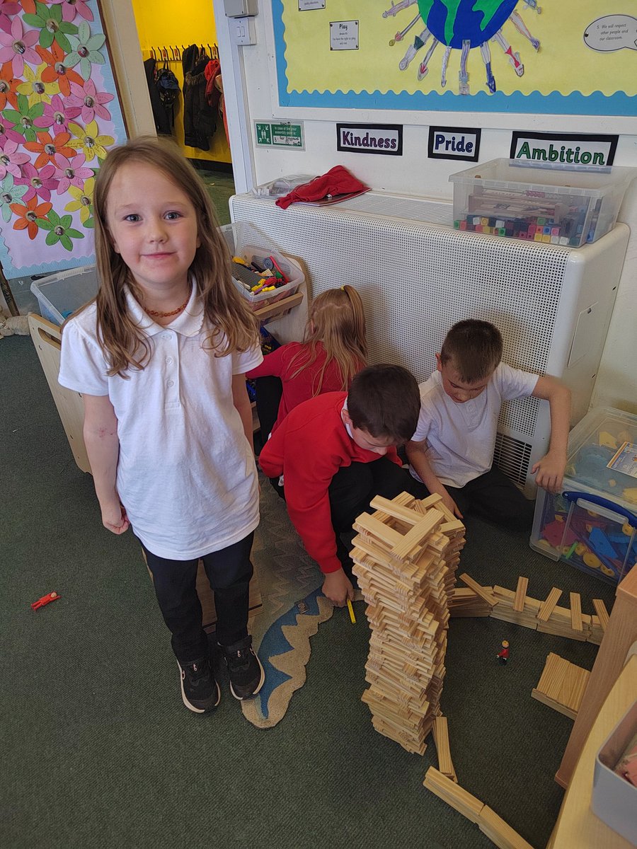 We had quite a creative bunch in P3 today ☺️ gorgeous watercolours and excellent building. <a href="/BowhouseP3/">Mrs Wallace and P3</a>