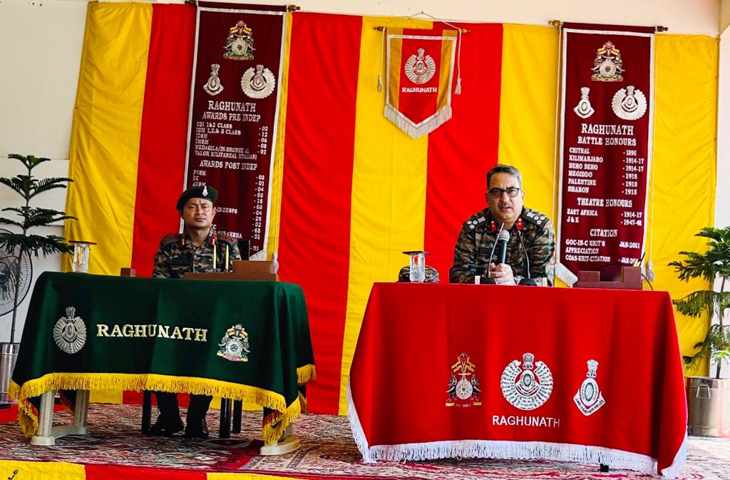 Jkra_Group's tweet photo. #BrigRajeshSharma, Comdt JAK RIF Regimental Centre visited #Raghunath. He was briefed on #TrainingInfrastructure and Preparations carried out to meet the #operational challenges. He appreciated the professional acumen & high #training standards of the Battalion.
#adgpi
#JKRA https://t.co/JgwGSxyRfc