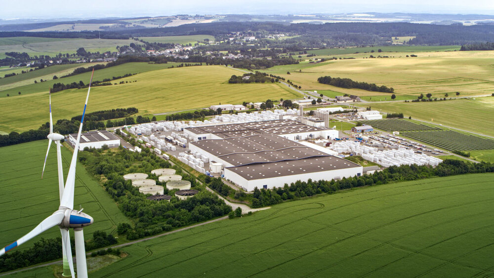 WinDoorExpert's tweet image. 🟥 The publication of this year's environmental report clearly underlines the fact that economic success at GEALAN is only thought of and achieved in conjunction with responsible environmental protection.

windoorexpert.eu/news/news,3585…

#PVCSystems #PVCWindows