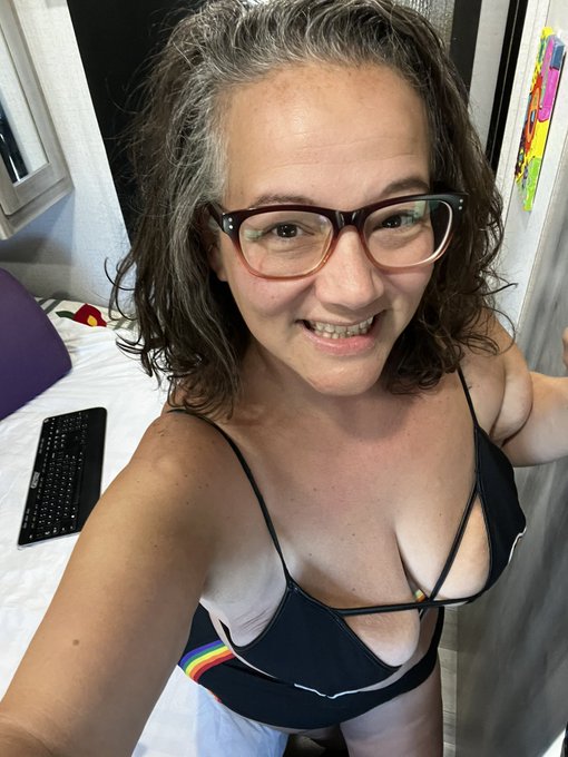 Hello there! I&rsquo;ve finally back on cam this week. Wow! I&rsquo;ve had such a whirlwind of a month. Missed everyone