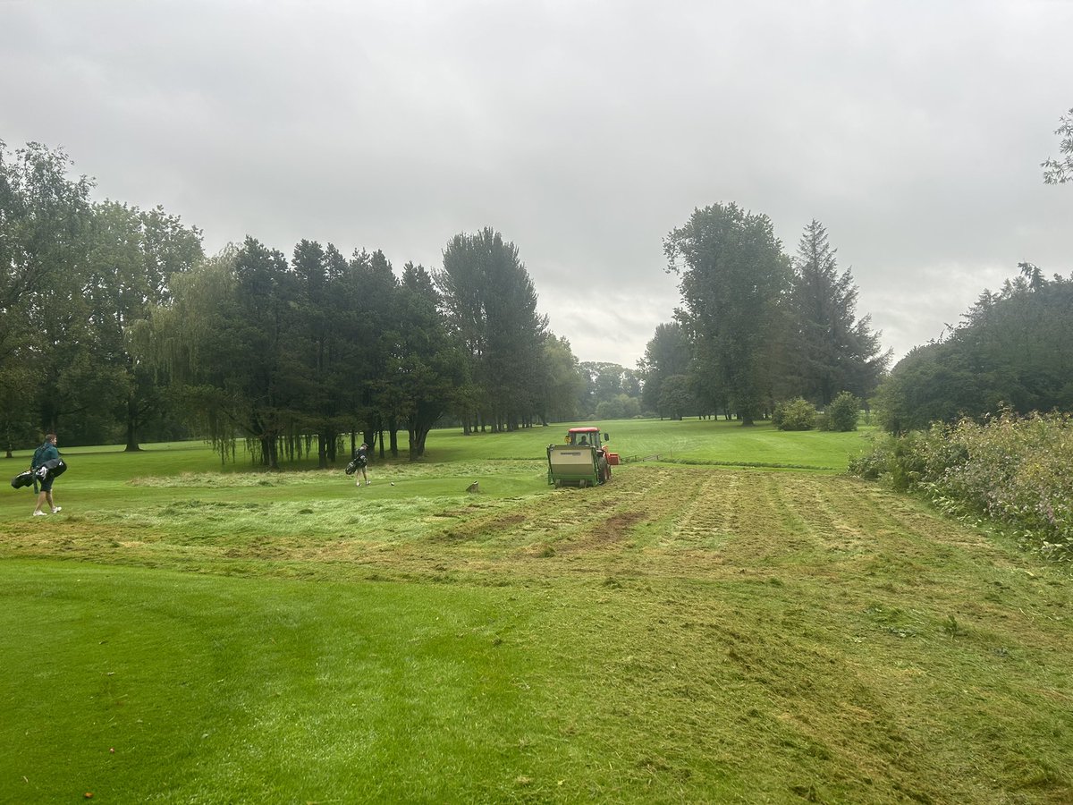 MarkSim93794378's tweet photo. Greens switched, blown, cut and sprayed with biostimulants and soil penetrant, watered in naturally βοΈπ tees, approaches and run-offs cut and our ecological roughs cut with amazone and strimmer combo πͺ
#roughmanagement #turfmanagement #greenkeeping @MonmouthshireGC https://t.co/S721PiaSHJ