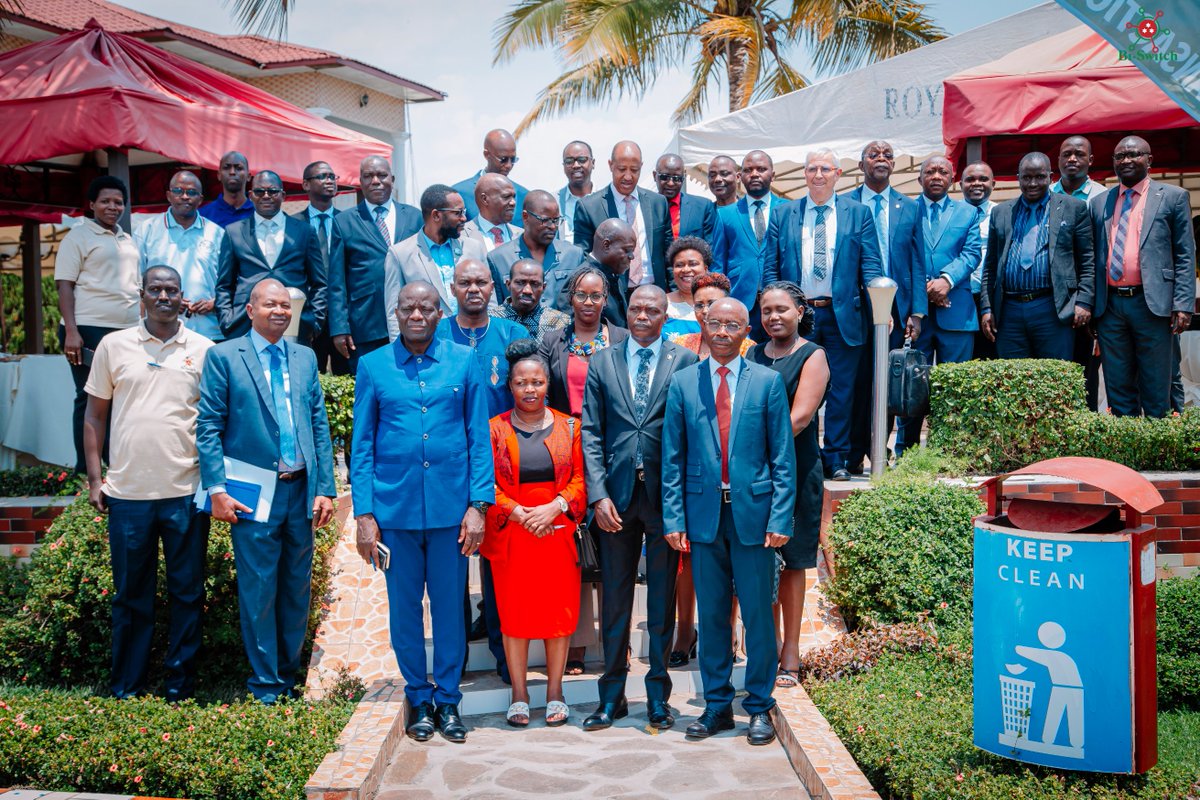kazecom15's tweet photo. @Bdiswitch 
Le 22 septembre 2023 à Royal Palace, la Société BI-SWITCH s.m en collaboration avec la Banque de la République du Burundi a organisé un atelier de restitution d’une série de réflexion sur sa vision stratégique, https://t.co/PyY5cwWa7Y