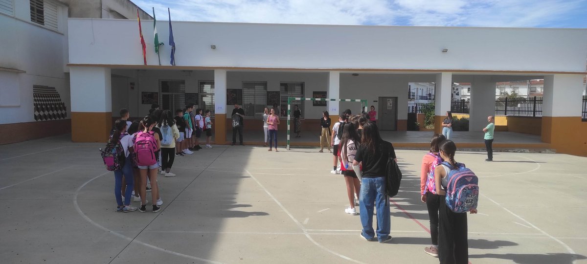 IESSierraJorge's tweet photo. Después de las fiestas patronales, hoy ha sido el día de presentación del curso 23-24 en el @IESSierraJorge https://t.co/73xlUDiip4
