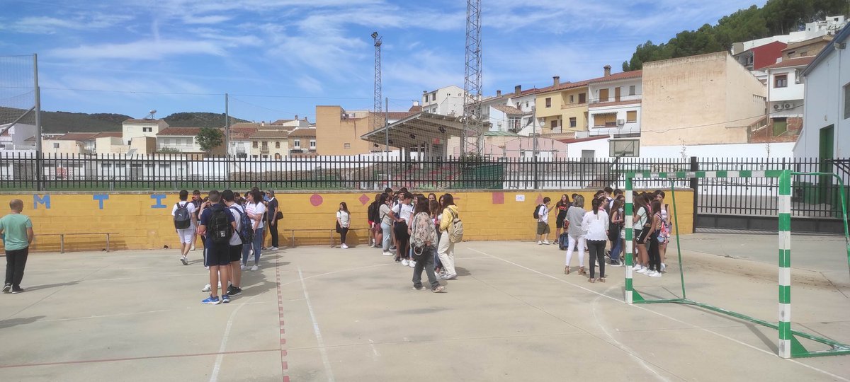 IESSierraJorge's tweet photo. Después de las fiestas patronales, hoy ha sido el día de presentación del curso 23-24 en el @IESSierraJorge https://t.co/73xlUDiip4
