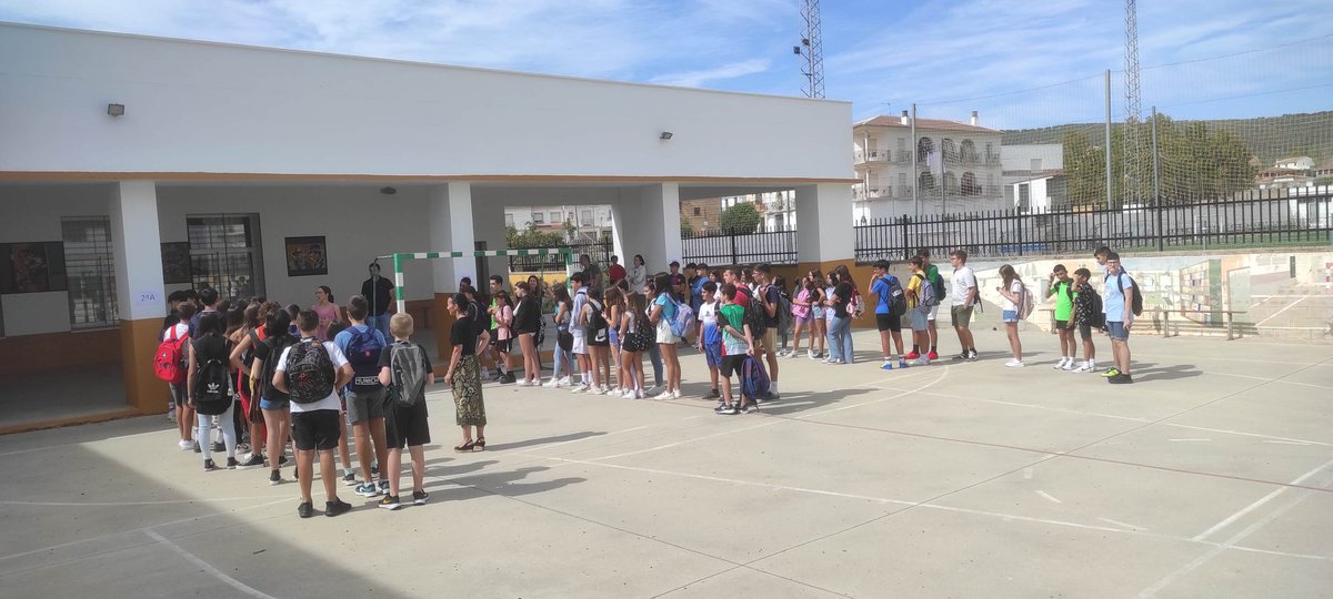 IESSierraJorge's tweet photo. Después de las fiestas patronales, hoy ha sido el día de presentación del curso 23-24 en el @IESSierraJorge https://t.co/73xlUDiip4