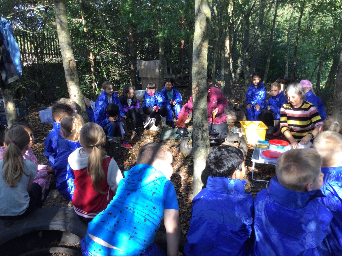 Miss_Shaw_FPA's tweet photo. A great time at Forest School this morning. @Mrs_AJones https://t.co/RWCWBgdJDk