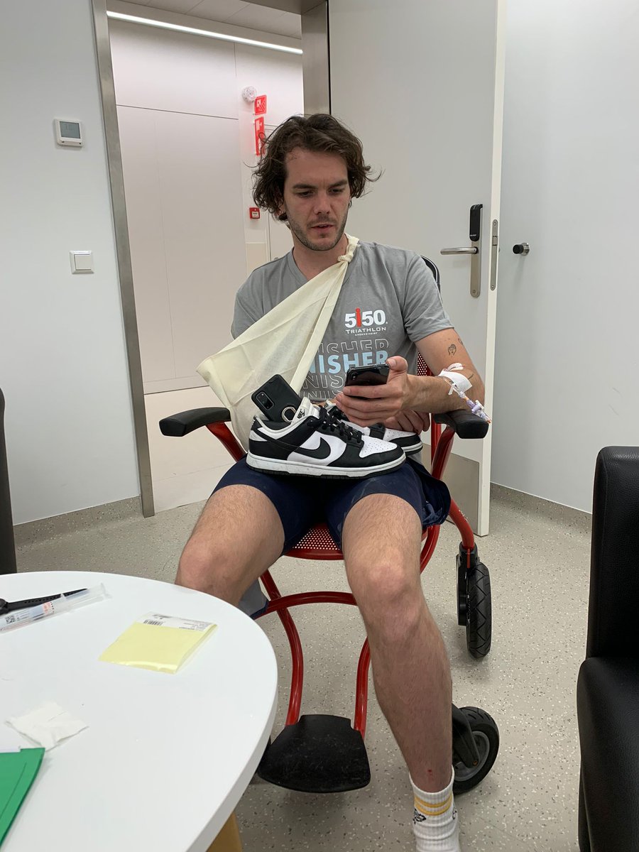 geerts_jef's tweet photo. Hey @IRONMANtri , after completing the Iron Man 5i50 in Knokke this saturday, my changing zone bag wound up in my front wheel on my way to my car. I fell hard, broke my collarbone and they had to cut off my finisher tshirt. Could you send me a new one please ? 😊 https://t.co/q5FKB3tCkG