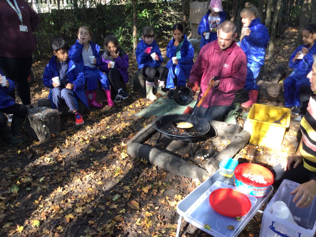 Miss_Shaw_FPA's tweet photo. A great time at Forest School this morning. @Mrs_AJones https://t.co/RWCWBgdJDk