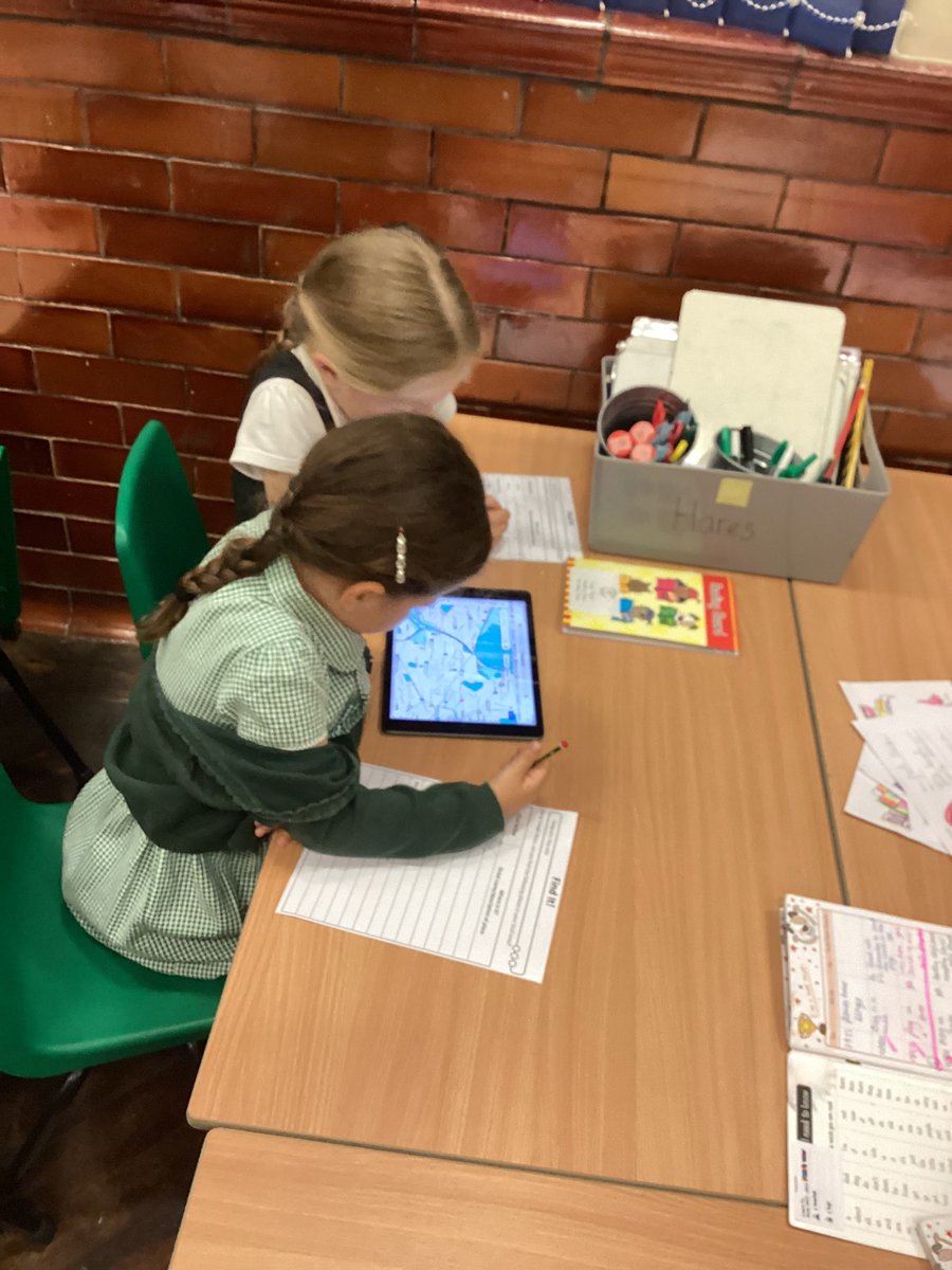 Year2Markeaton's tweet image. 🧠💪We used Google Maps today to research our local area. Do you know  of a school, church or shop nearby? #MPSGeography #MPSComputing