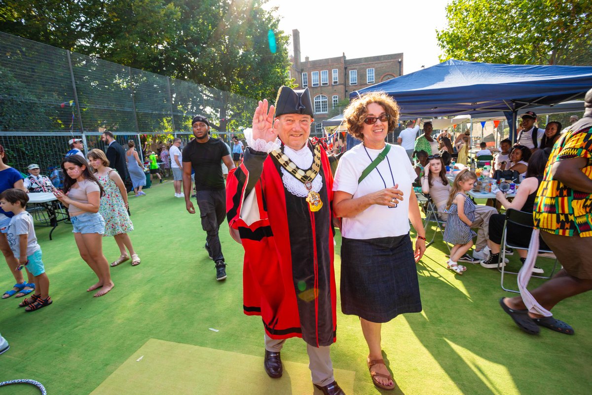 BarnsburyHA's tweet photo. 🎉  BHA's Fun Day was a scorching success! 

From fun-fair rides to soothing massages, it was a day for all ages. Check out the highlights and we hope for a cooler event next year!

Photos: https://t.co/tKmQsFUZUt https://t.co/vQaSWRCXJG