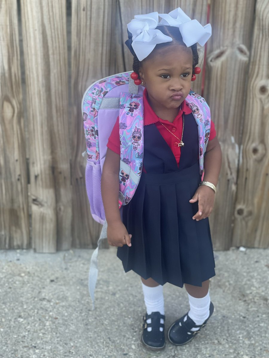 _yellieeeeee's tweet photo. my first daughter, HER FIRST DAY OF SCHOOL📚🫶🏾🍎 https://t.co/0cs8QflZxR
