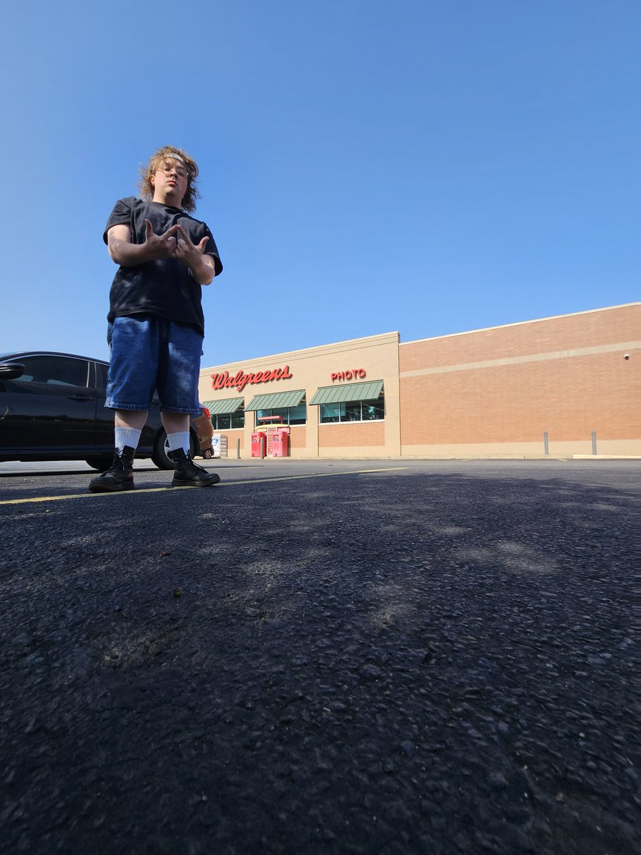 n0nahbaby's tweet photo. #JortedBeyondRecognition at the goddamn @Walgreens thinking of the free healthcare we lack.. can we say a caprayer for our country? #InDenimWePray i could run the shit better after taping my chocolate starfish closed and downing 900mg of laxatives #Jamen #InJeansusName #GetJorted https://t.co/cOO3cOD9Xd