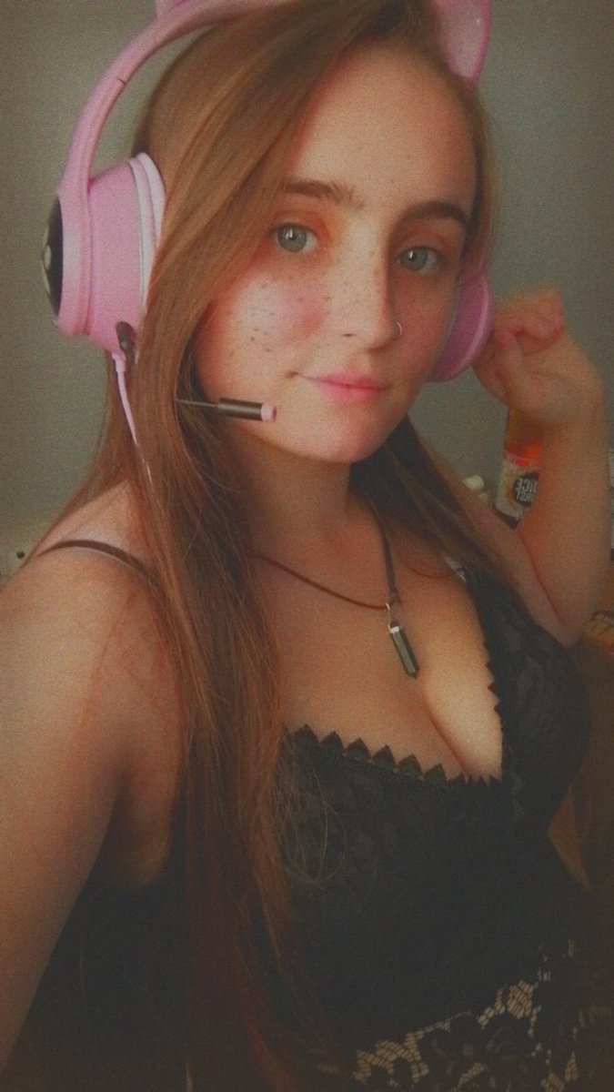 khaoticqueen's tweet image. Who's gaming today?
#newtop #gaming #Xbox