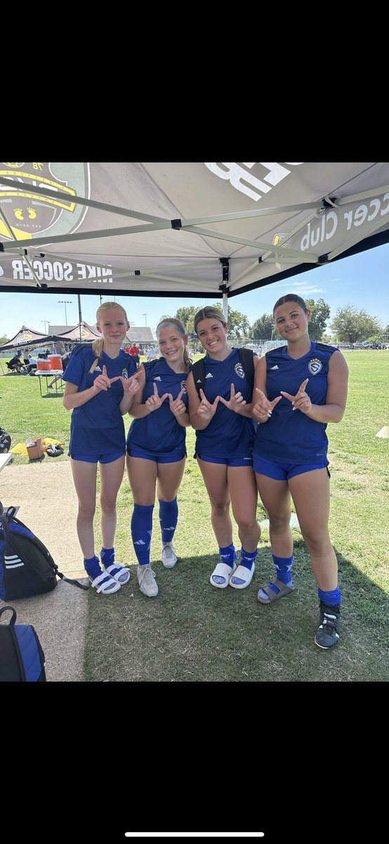 libbyjannereth's tweet photo. What a great weekend and team effort.
3️⃣-2️⃣ Win 🆚 DKSC ‼️
⚽️⚽️ Libby 🅰️Callan 🅰️ Lucy 
⚽️  @LaineyPierce26 
🅰️ @Laneymc2025 

2️⃣-2️⃣ Draw 🆚 FCD 
⚽️ Meredith 🅰️ Callan 
⚽️@Laneymc2025 
🅰️ @LaineyPierce26 

@tomas_boyle5 @adamflynnAF @StingSoccerClub https://t.co/Pbx1ME7qHD