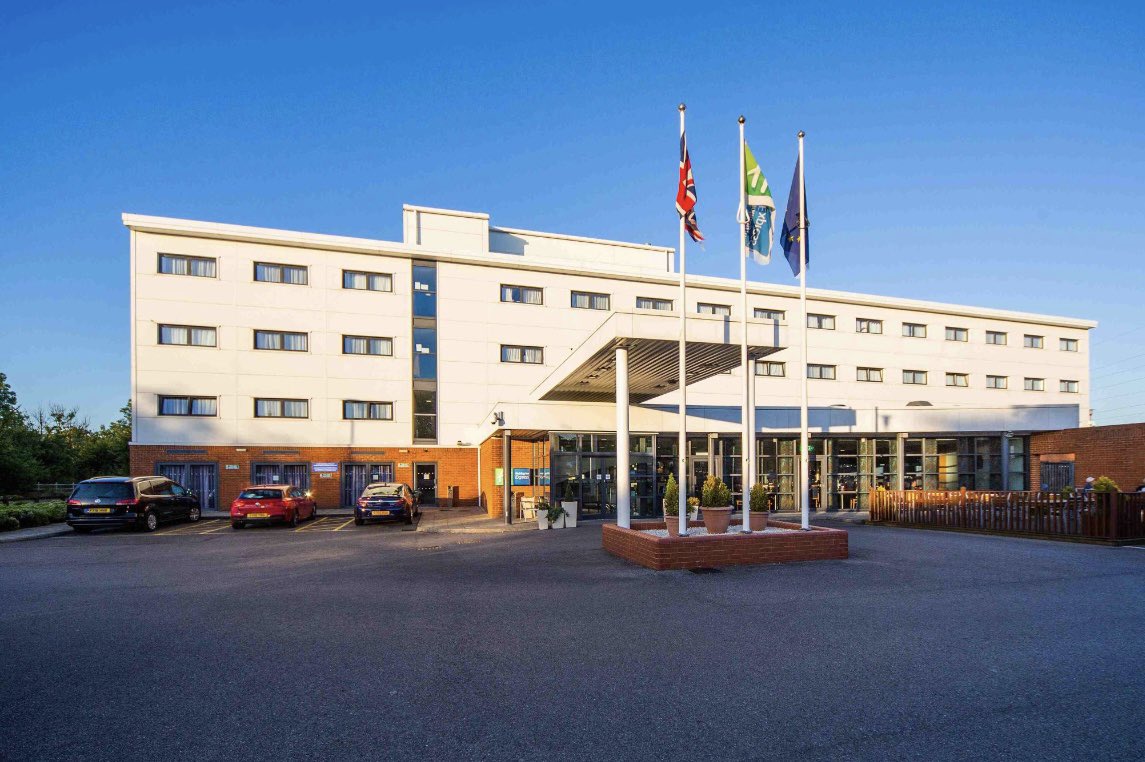 Cladding replacement works have officially begun at Holiday Inn Express Folkestone. Osprey Contracts are carefully removing all cladding panels to facilitate fire compartmentation works. Our ultimate aim is to obtain EWS1 sign-off, ensuring full ews1 compliance