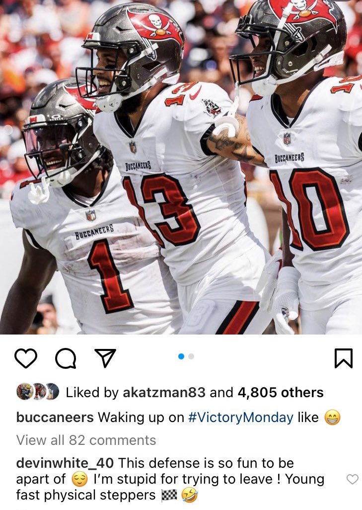 NFL_DovKleiman's tweet photo. Update: #Buccaneers LB Devin White, who requested to be traded this offseason, says he regrets his trade request, via @JCAllenNFL 

"This defense is so fun to be apart of, I'm stupid for trying to leave!"

White reportedly wants to become the highest-paid off-the-ball LB in the NFL, which means a 5-year, $100 million contract like the #Ravens gave Roquan Smith.

With the Bucs defense allowing only 17 points in each of their first two games of the season, White is having fun again despite waiting on a new deal.

https://t.co/IJmIGTn0WA