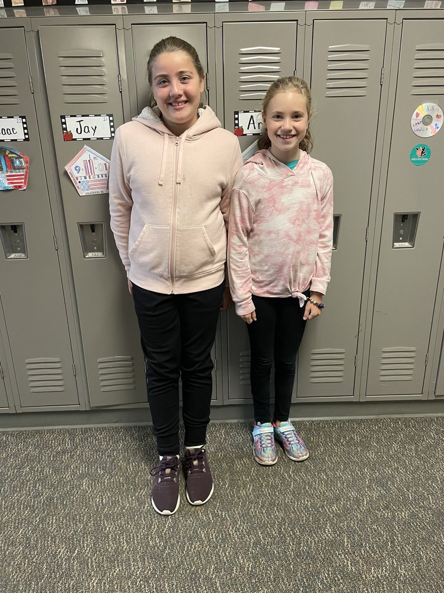 srstolle's tweet photo. Homecoming Spirit Week! Twin Day! @hutchingsele @HowellMISchools https://t.co/026BLOXNeT