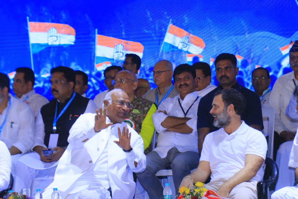 INC_Ponguleti's tweet photo. సోనియమ్మ "విజయ"భేరి సభను విజయఢంకా మోగించి తెలంగాణ లో కాంగ్రెస్ సత్తా ను చాటడంలో  కీలక పాత్ర పోషించిన తెలంగాణ యావత్తు ప్రజానీకానికి, కాంగ్రెస్ నాయకులకు , కార్యకర్తలకు, అభిమానులకు, ప్రత్యేకించి నా ఉమ్మడి ఖమ్మం జిల్లా కుటుంబ సభ్యలకు ..... కృతజ్ఞతలు https://t.co/Ua7oZFRuqd