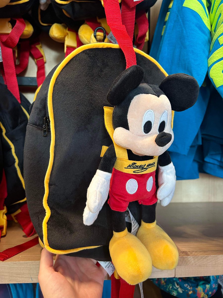 ShopMouseToGo's tweet image. Take a bit of the world of Disney wherever you go with Mickey and Minnie backpacks!.

The included Mickey and Minnie dolls will make every day magical.

#Disney
#DisneyStyle
#MickeyAndMinnieMagic #Backpack
#MickeyMouse #MinnieMouse
