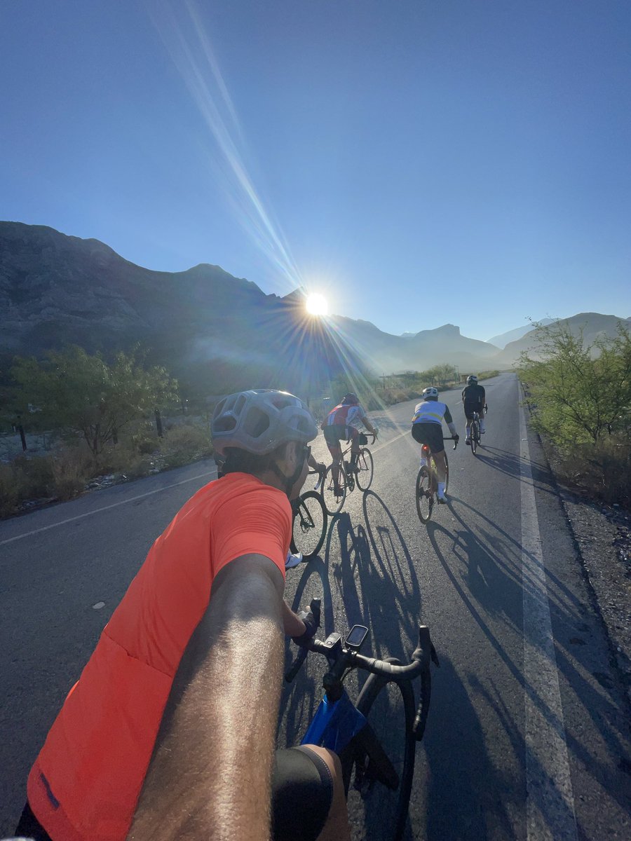 cude's tweet image. La Huasteca en lunes ⛰️☀️🚴🏽‍♂️