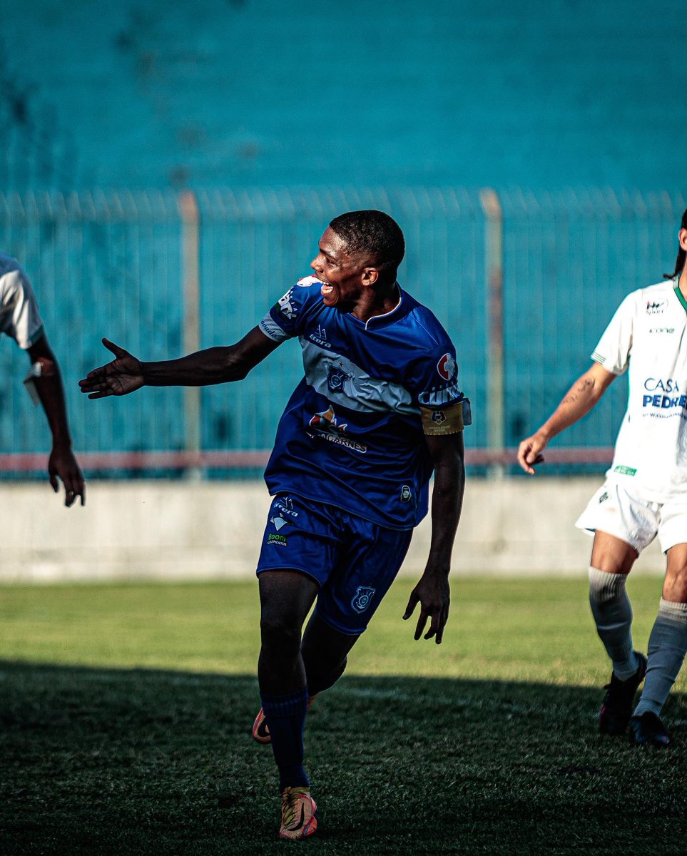 VLlima04's tweet photo. Foco no objetivo! 💙🤍
Feliz demais pelo gol 🙌🏾⚽️ https://t.co/oCIxtnKIYl