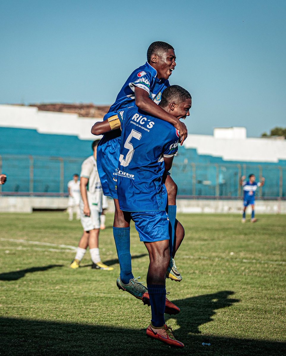 VLlima04's tweet photo. Foco no objetivo! 💙🤍
Feliz demais pelo gol 🙌🏾⚽️ https://t.co/oCIxtnKIYl
