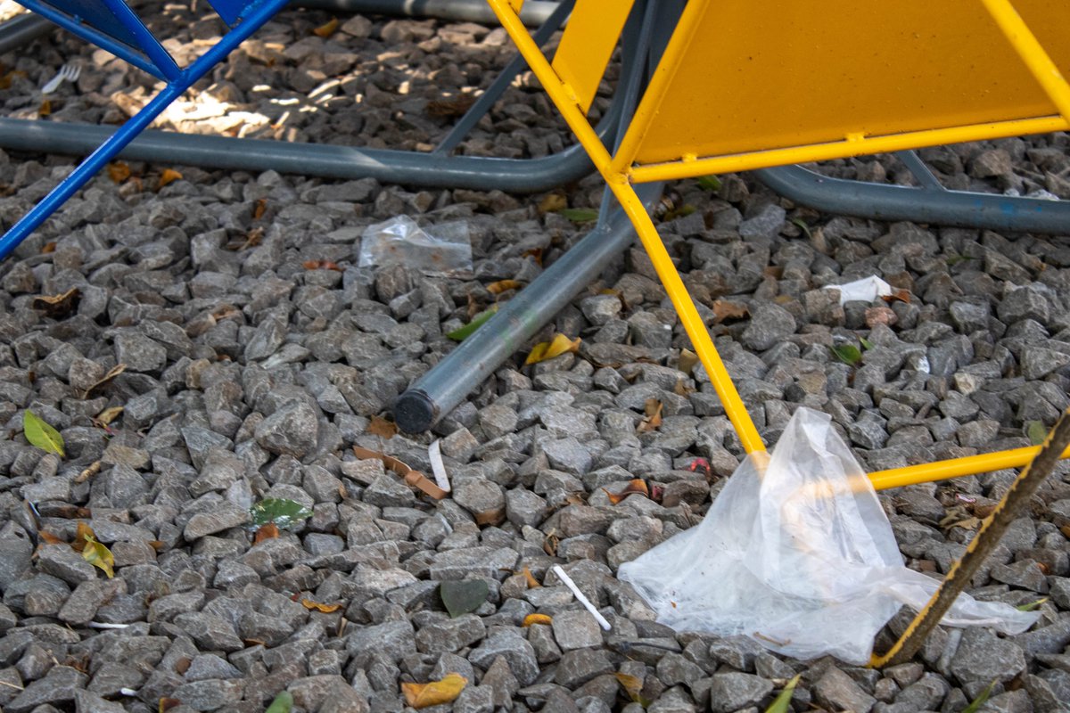 GPrepa7's tweet photo. 🚨¡Comunidad estudiantil! Un espacio especial para tod@s se cerró debido al maltrato de la basura. 😔💔 Cuidemos nuestros lugares compartidos: 
1️⃣ Deposita la basura correctamente 🗑️
 2️⃣ Evita daños 🚫🎨 
3️⃣ Reporta problemas 📣👀
 Juntos, hagamos la diferencia.  #CuidaTuEspacio https://t.co/I7kz7A2ZCy