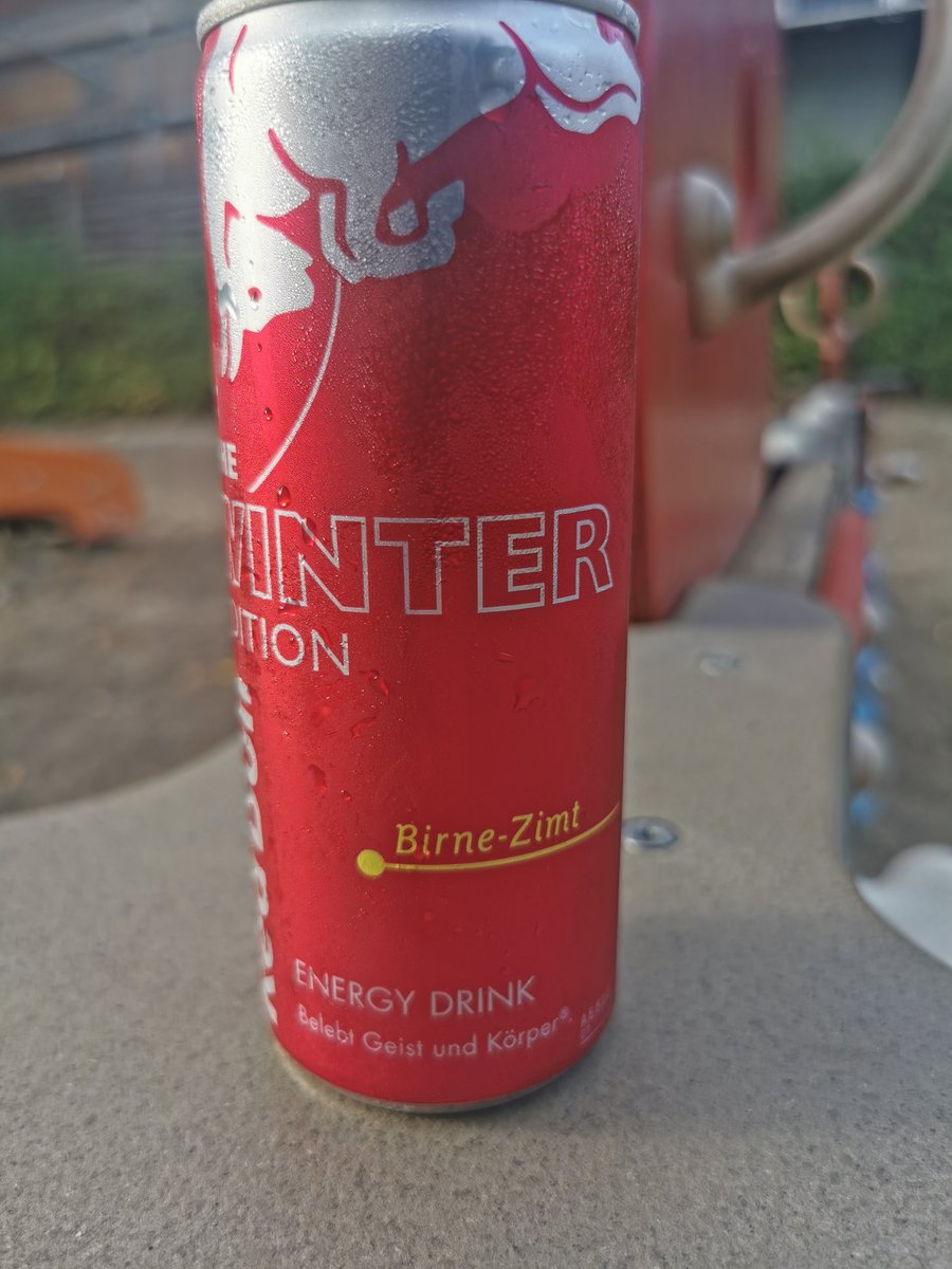JuergenBurdack's tweet photo. Hmmm, dann probiere ich es für euch aus.

Wer mag wissen wie es schmeckt?

#RedBull #winteredition #birne #zimt #winter #ulm #probieren https://t.co/37nSNAOW3I