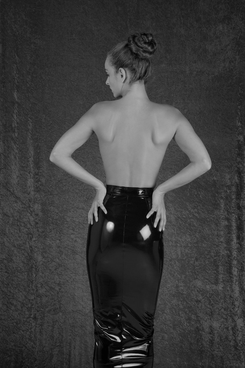 TStarringer's tweet photo. The nud-art is now present under: https://t.co/rdBuEyhogF
#FineArtPhotography #shiny #blackandwhitephotography https://t.co/Px34PYnpG9