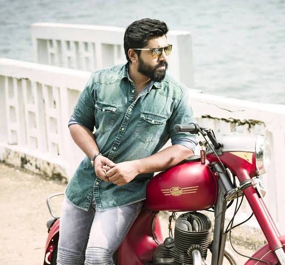 itzak2010's tweet photo. #NivinPauly Upcoming Ofcl Annoumnt 🎬
1 .#7K7M (TM)
2. #NP43 ( shtng Prgrs ) #DijoJoseAntony
3. #AHB2
4. #Thaaram
5. #ShekharaVarmaRajavu
6. #GangsterofMundanmala
7. #Bismispecal Tm new movie
8. #NP44( AARYAN 🎬)
9. #DearStudents(only prdtn )
10 #Judeanthanyjoseph 🎬(Unttld) https://t.co/x474YEez0K