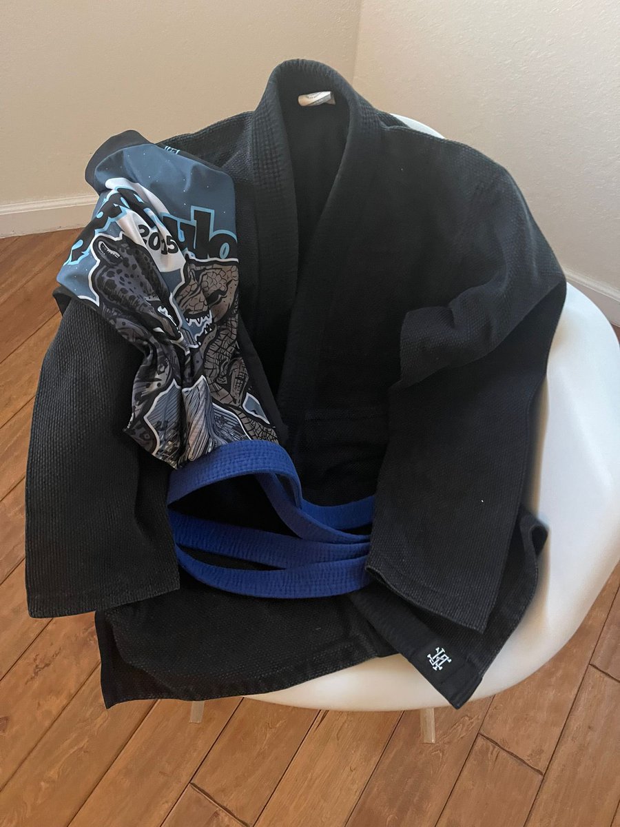 tmmteo's tweet image. Flying to @CrowdStrike #FalCon2023 later today and bringing a different jacket this time
