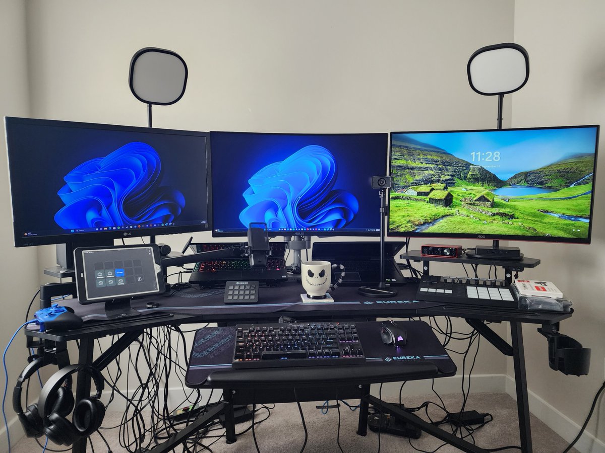 Setup Update... got the @Elgato Mic Arm LP and the Mini Mount. Got tired of my Webcam (#Elgato FaceCam) being on the top of my monitor. Wanted it at eye level. Put the Wave3 on the Mic Arm LP so I can free up some space on the desk... Cable Management Coming Soon!!! #Setup
