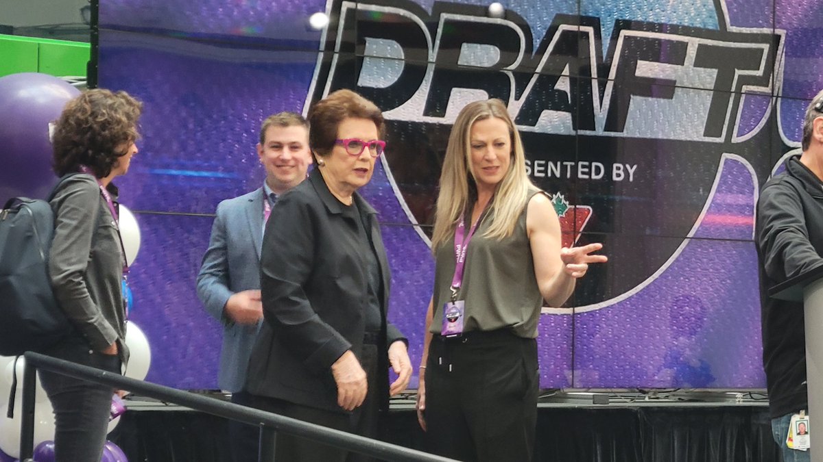 JFPoirier's tweet photo. Billie Jean King est présente au premier repêchage de la @PWHL_Montreal  @RC_Sports https://t.co/dfdlhvyDz1