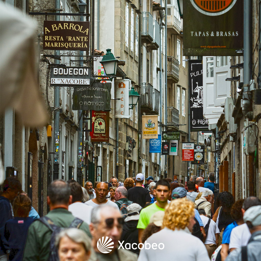 A pocos metros de la Catedral de Santiago de Compostela, te espera la Rúa do Franco con una gran oferta gastronómica 🦀  para que disfrutes de tu llegada con un gran premio.  

#Xacobeo #SantiagoDeCompostela #Gastronomía