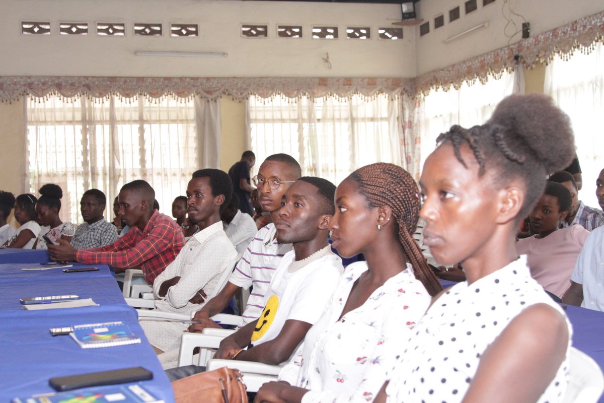 radioscolaire1's tweet image. Lancement ce 18 Septembre 2023 de la 3ème édition de #JuneTech @KithubNews  . Une semaine de formation à plus de 250 jeunes sur le numérique. Le représentant résident de @UNFPABurundi @jelidje et le DG de @FabrimetalBu invitent ces jeunes d&apos;être attentifs
bitly.ws/V2xK